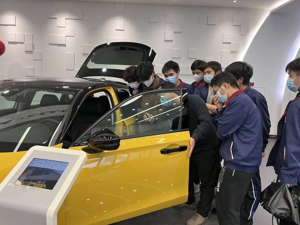 走访企业参观学习，金领技校汽修学子赴广汽本田参观学习(图2)