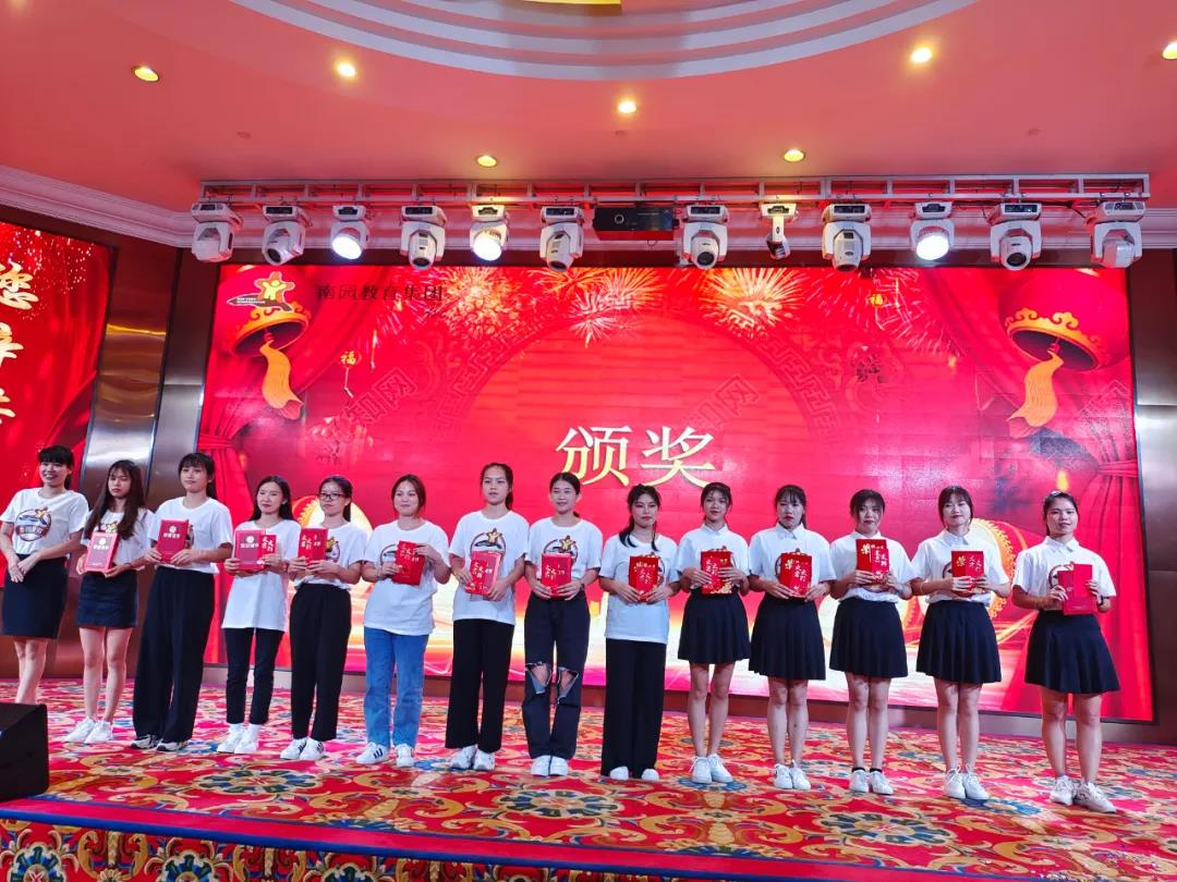 金领之光｜星河漫漫，不负理想--幼教专业学生获评南园教育集团“优秀实习生”(图1)